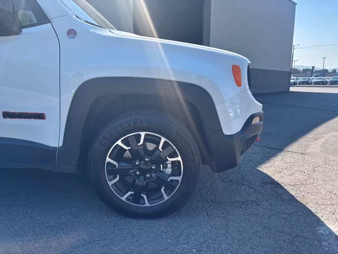 2023 Jeep Renegade Trailhawk - Image 2