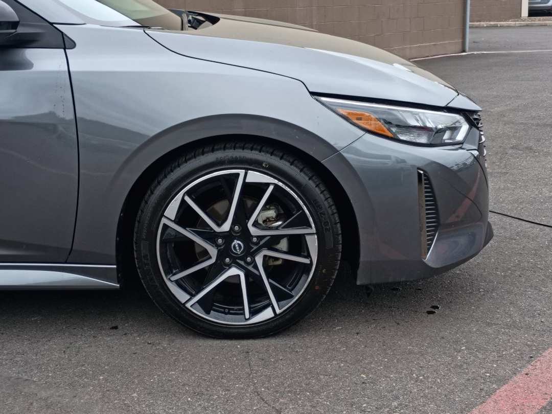 2025 Nissan Sentra SR - Image 2