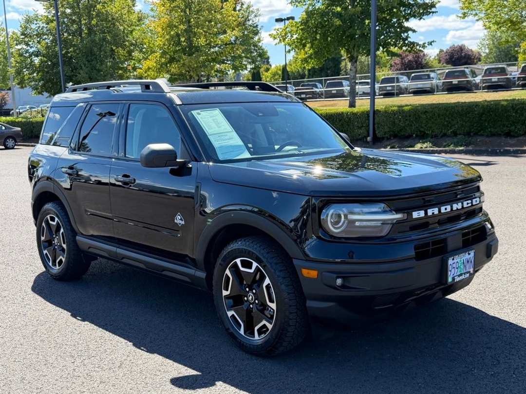 2022 Ford Bronco Sport Outer Banks - Image 2