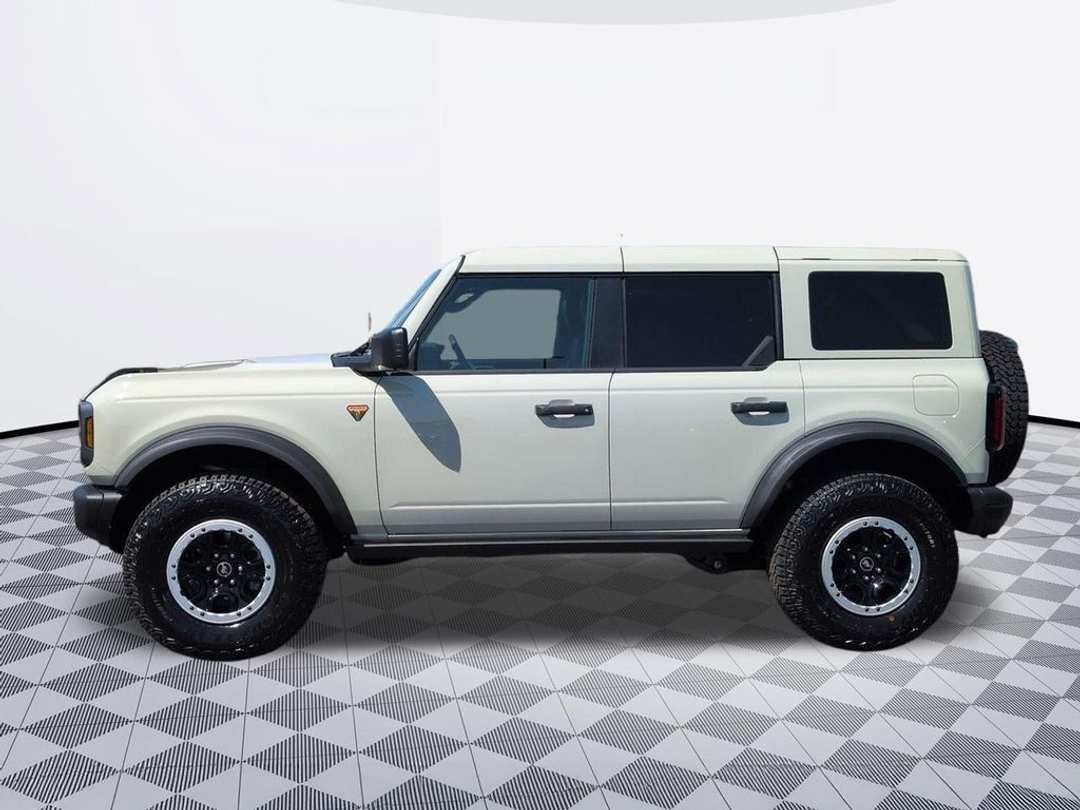 2026 Ford Bronco Badlands - Image 2
