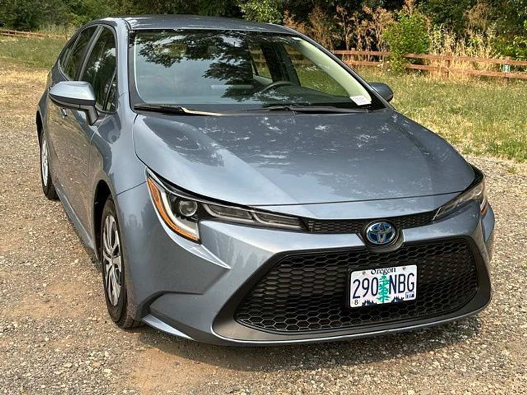 2022 Toyota Corolla Hybrid LE - Image 2