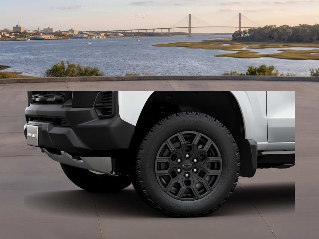 2026 Chevrolet Colorado Work - Image 3