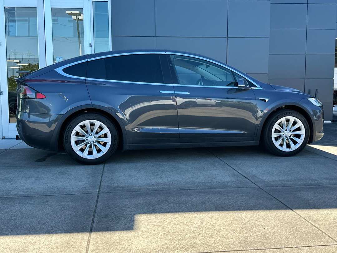 2018 Tesla Model X 75D - Image 2