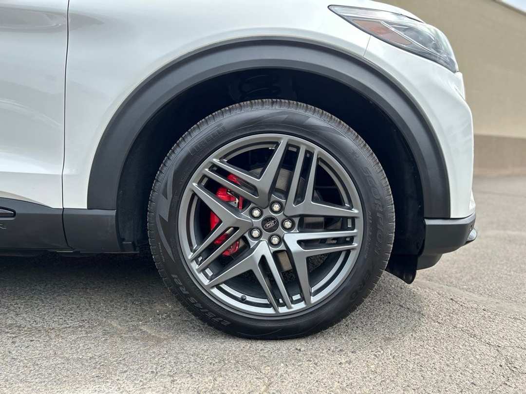 2025 Ford Explorer ST - Image 2