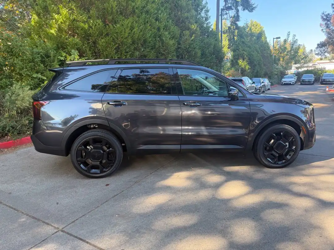 2025 Kia Sorento XLine EX - Image 2