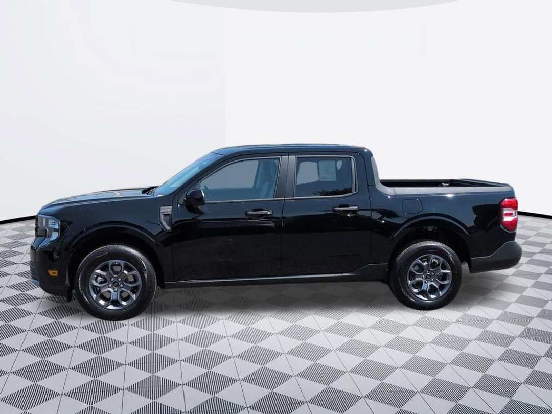 2026 Ford Maverick XLT - Image 2