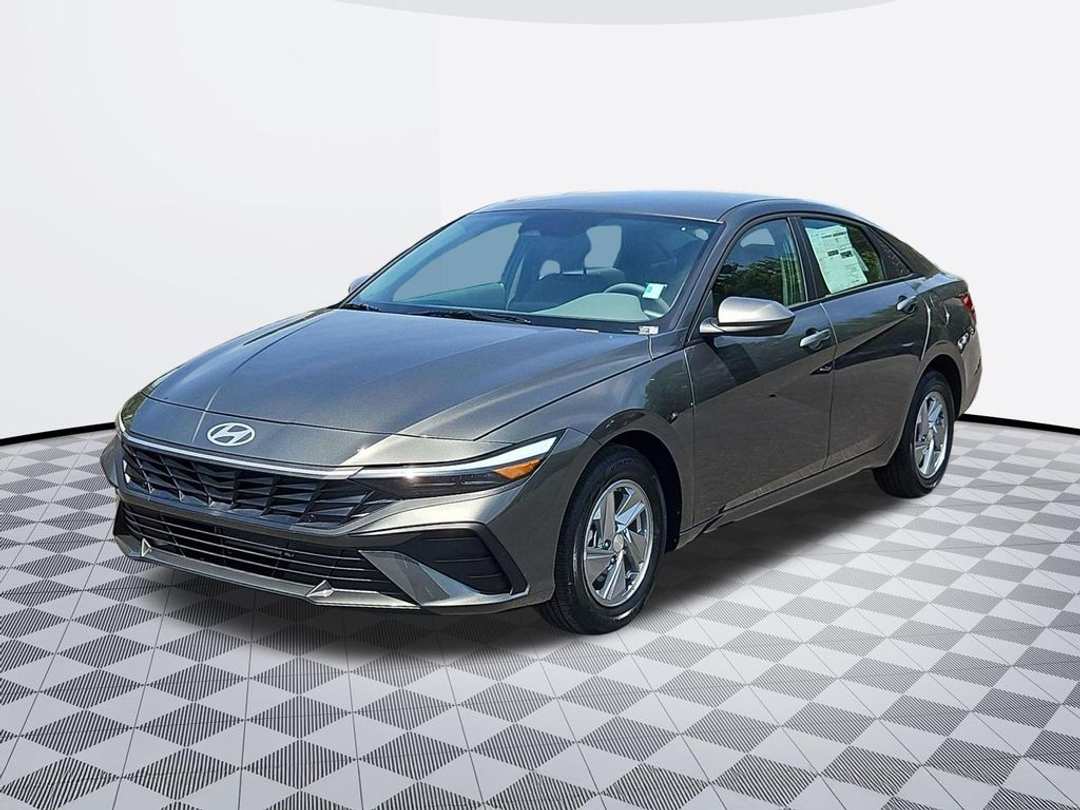 2026 Hyundai Elantra SE - Image 2