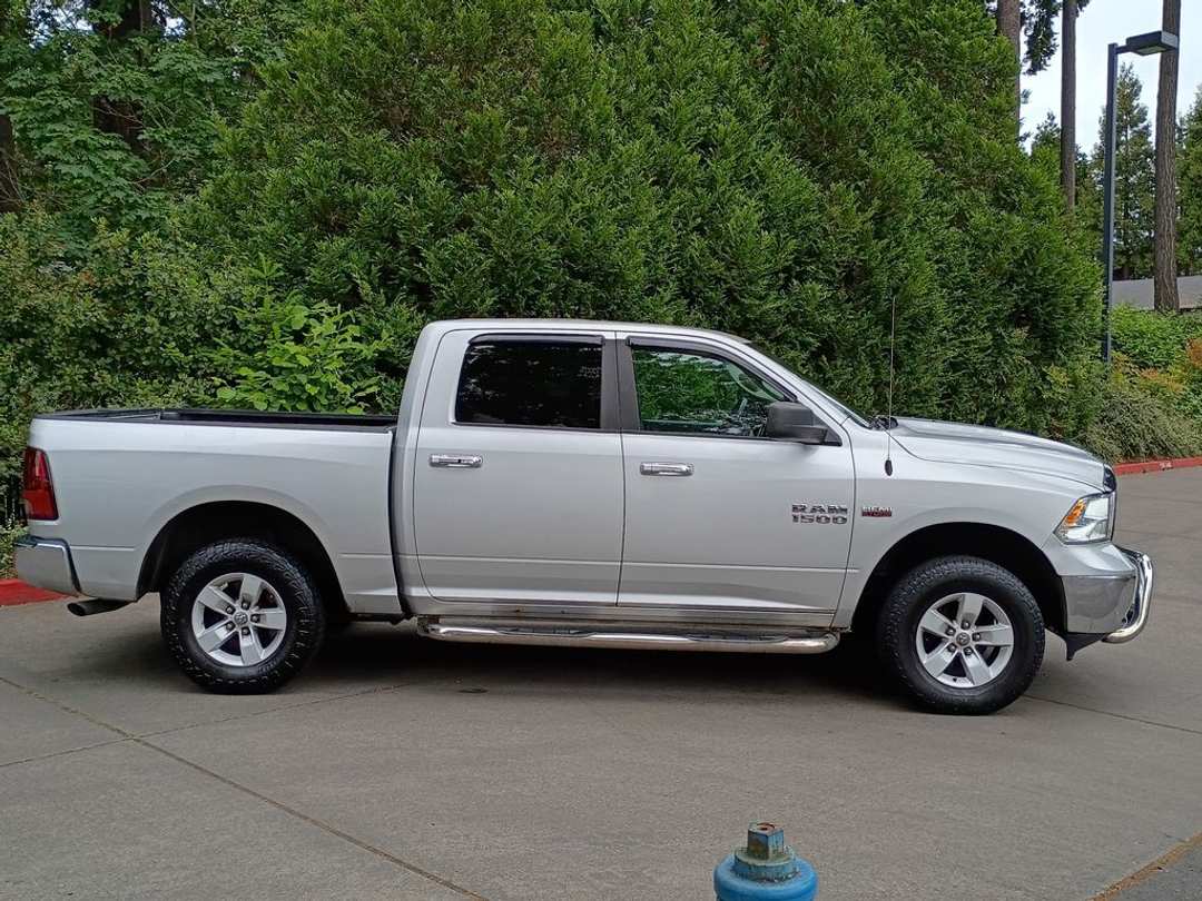 2013 Ram 1500 SLT - Image 3