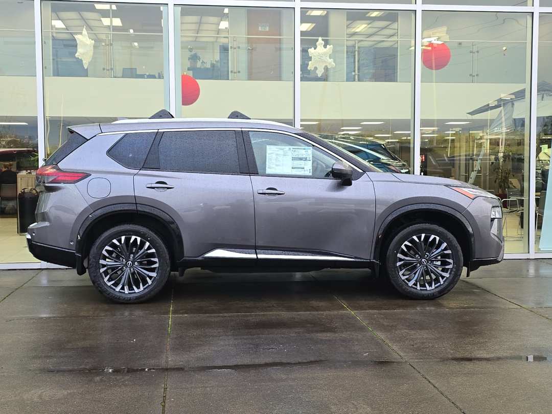2026 Nissan Rogue Platinum - Image 3