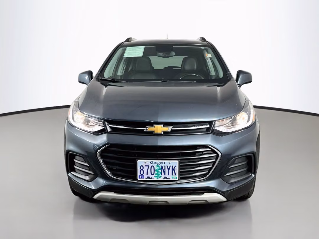 2022 Chevrolet Trax LT - Image 2