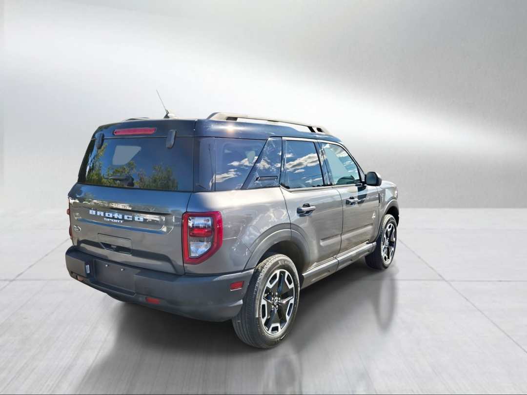 2024 Ford Bronco Sport Outer Banks - Image 3