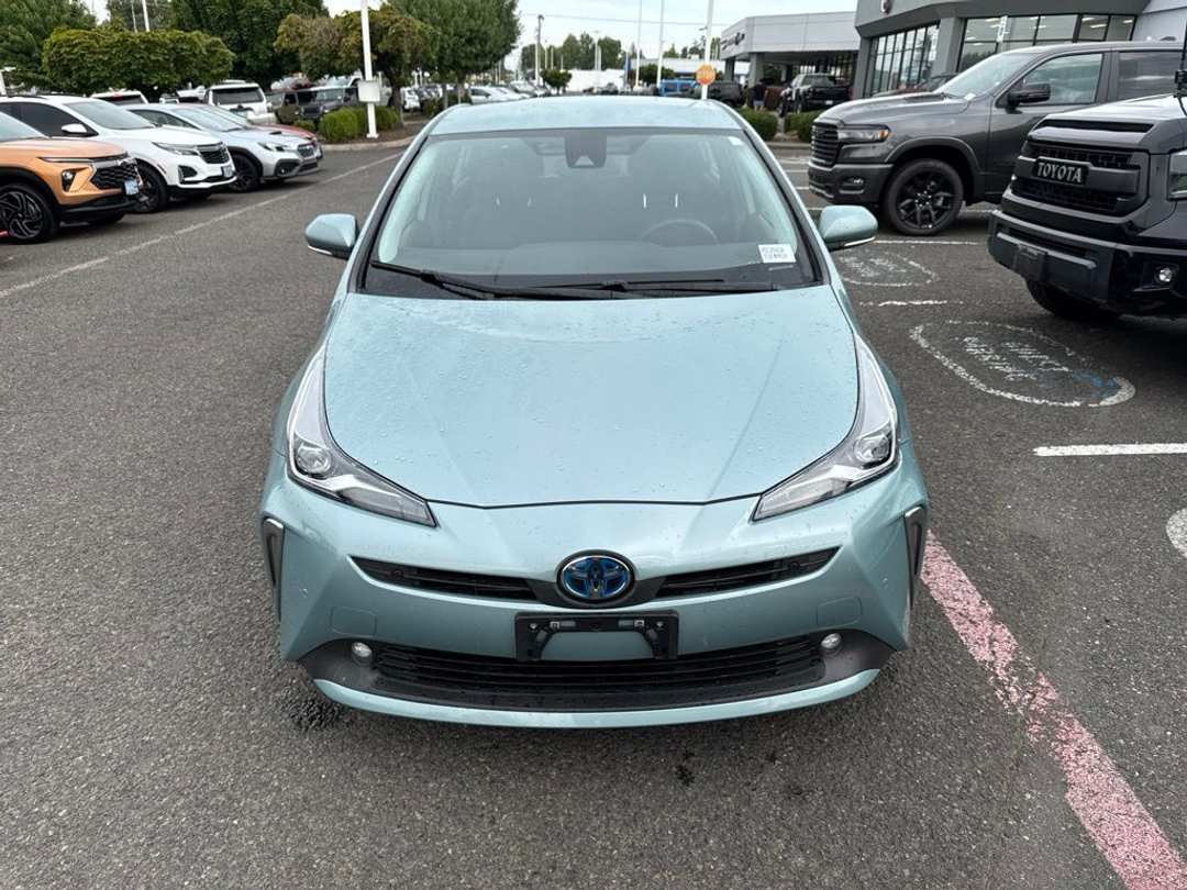 2022 Toyota Prius LE AWDe - Image 2