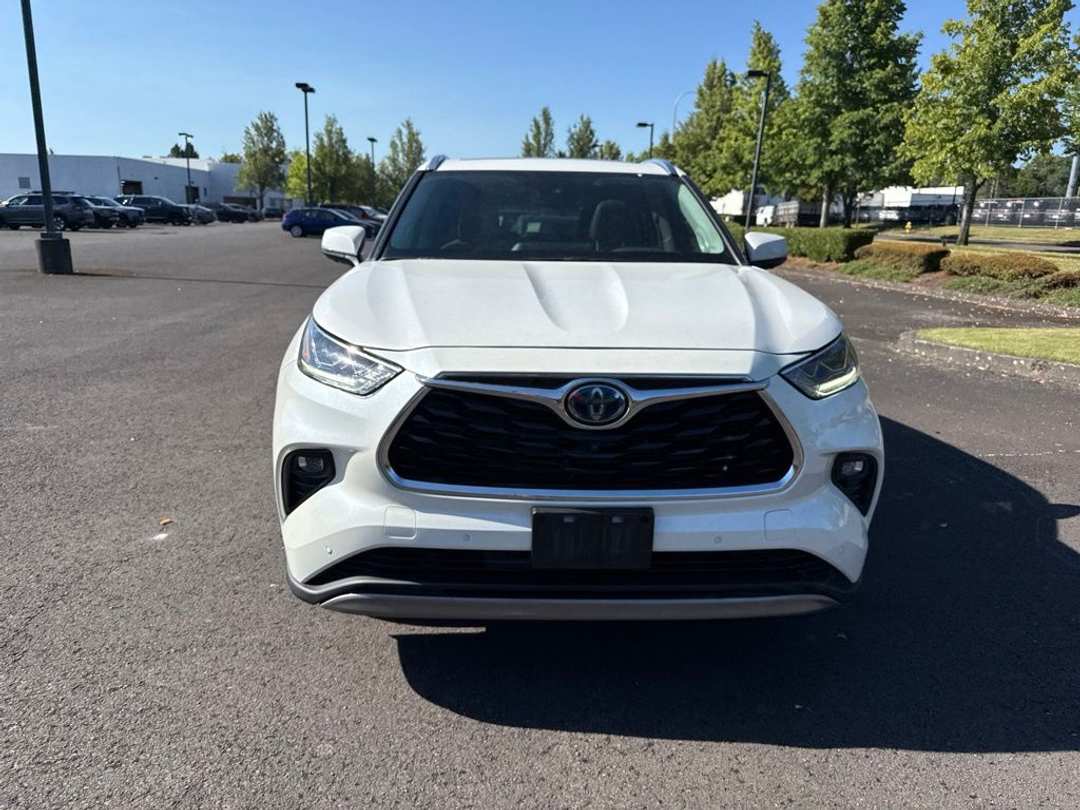 2021 Toyota Highlander Hybrid Platinum - Image 2