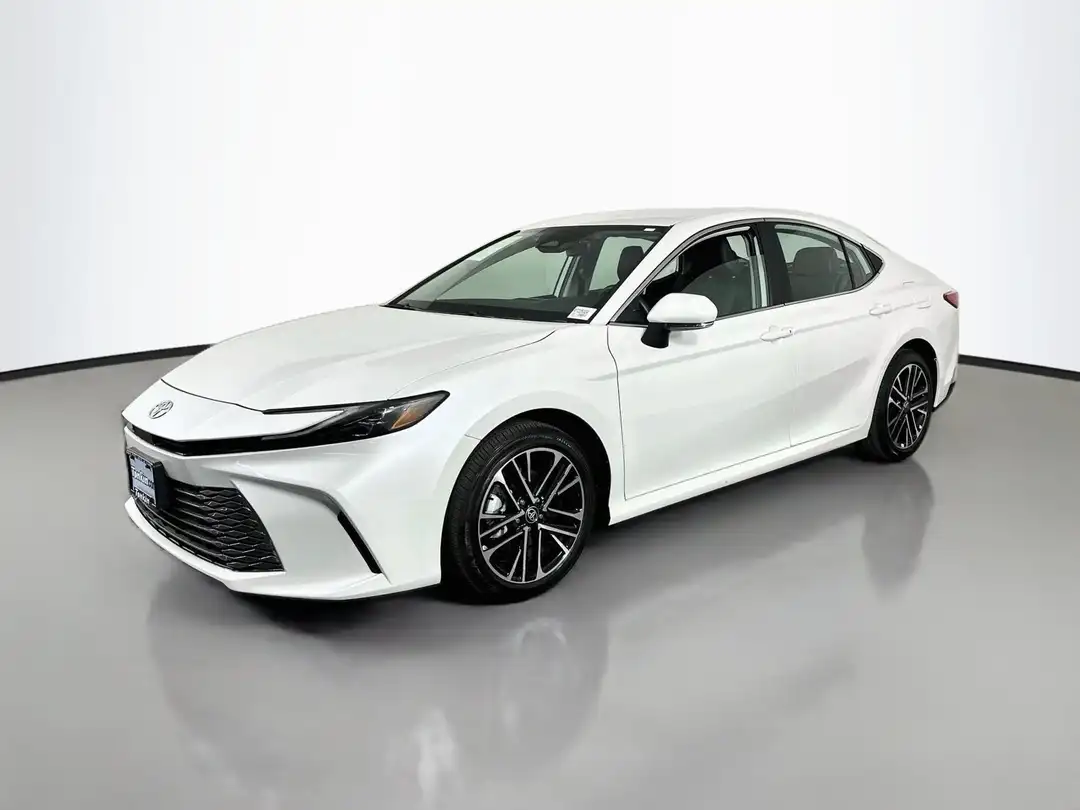 2025 Toyota Camry XLE - Image 3