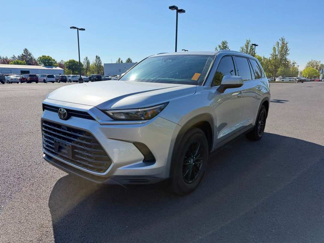 2024 Toyota Grand Highlander XLE - Image 3