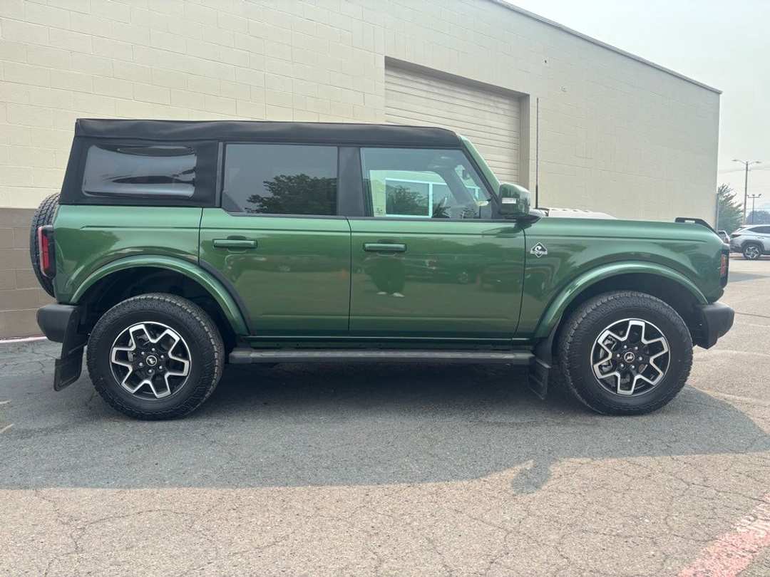 2023 Ford Bronco Outer Banks - Image 3