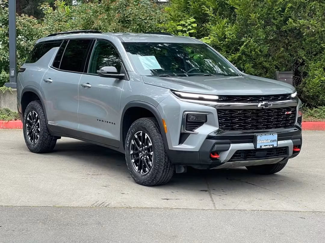2025 Chevrolet Traverse Z71 - Image 2