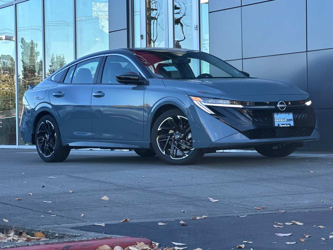 2026 Nissan Sentra SR - Image 2