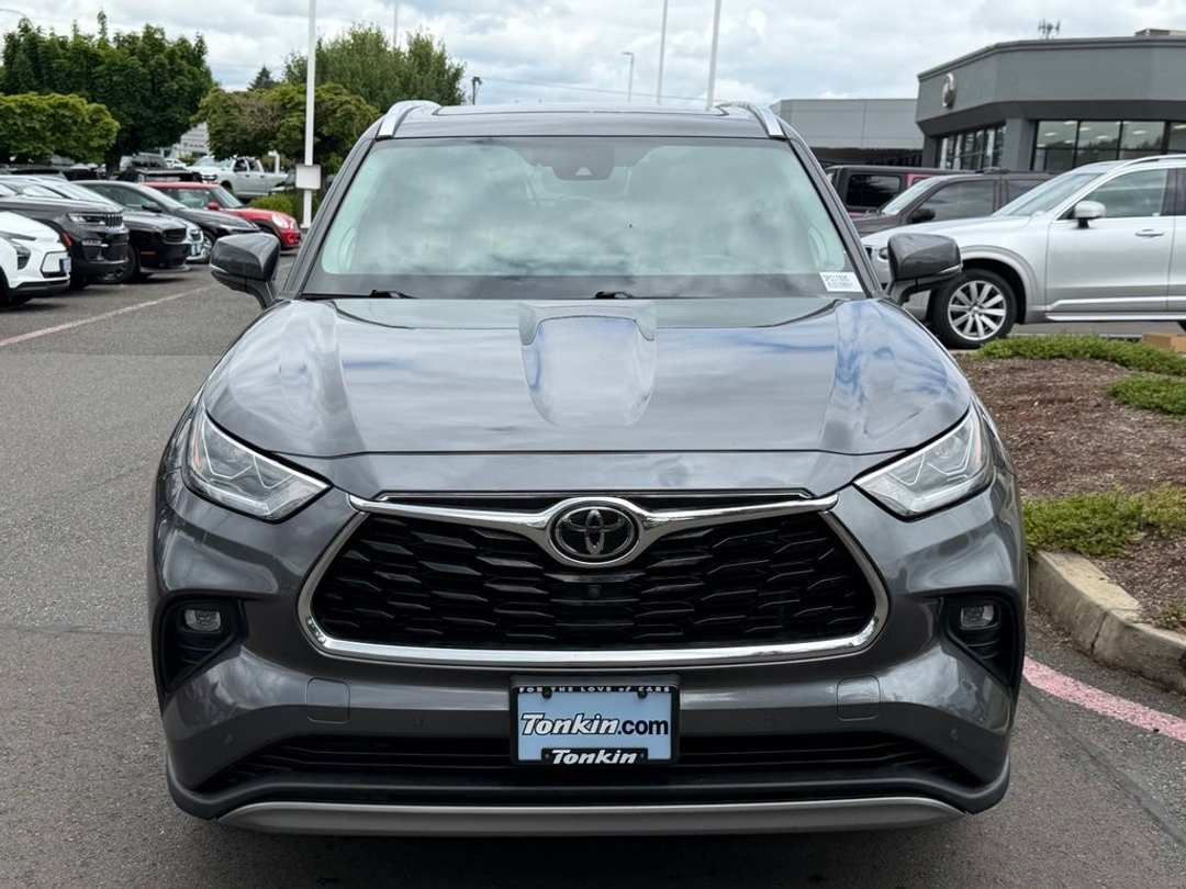 2022 Toyota Highlander Platinum - Image 3