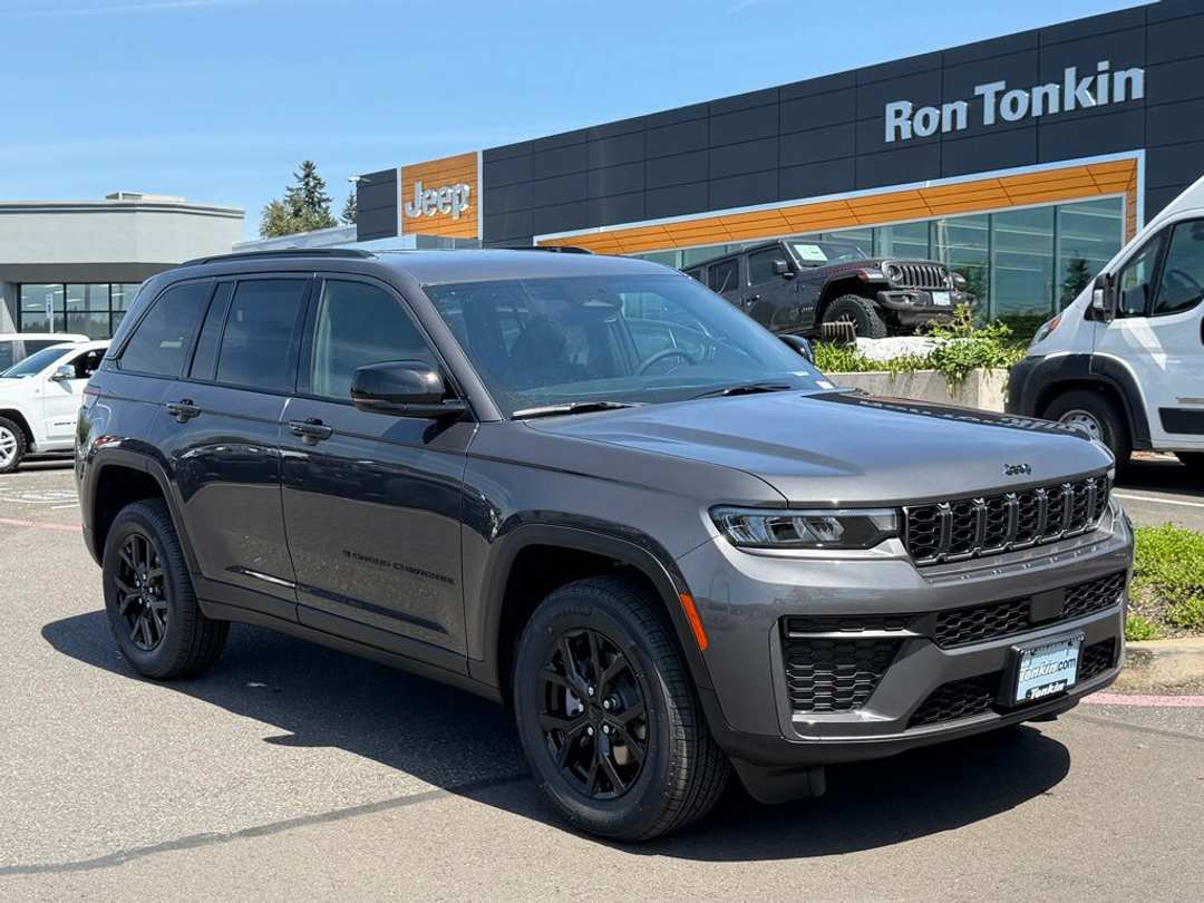 2026 Jeep Grand Cherokee Altitude - Image 2