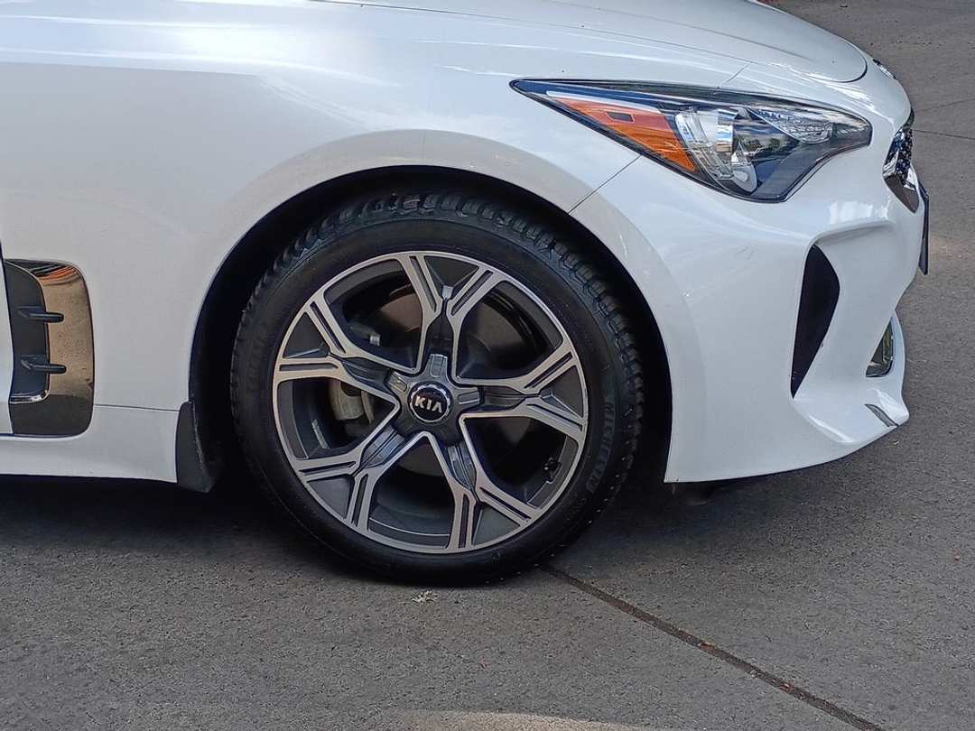2020 Kia Stinger GTLine - Image 2