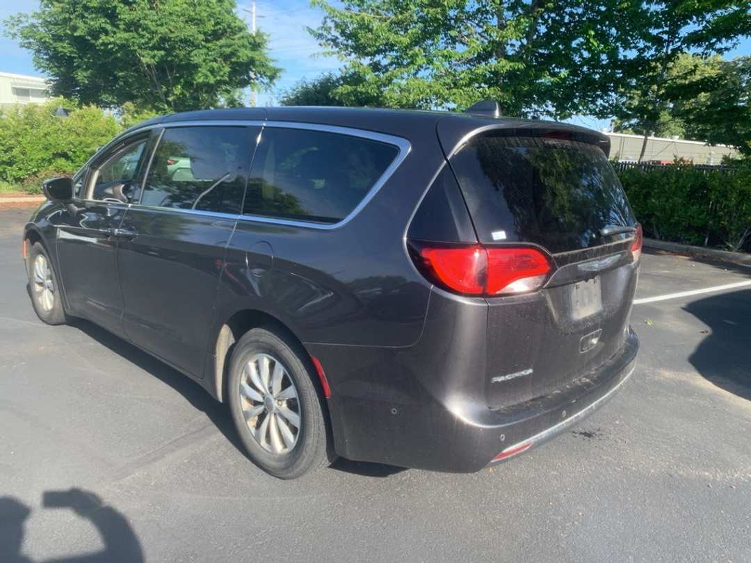 2019 Chrysler Pacifica Touring Plus - Image 2