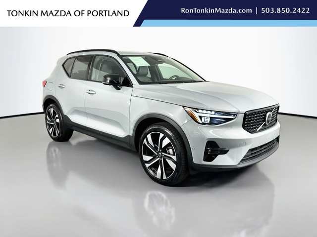2025 Volvo Xc40 B5 Ultra Dark Theme