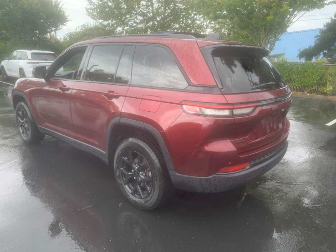 2025 Jeep Grand Cherokee Altitude - Image 2