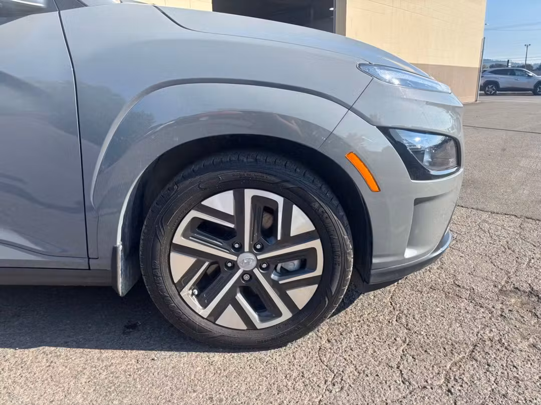 2023 Hyundai Kona SE - Image 2
