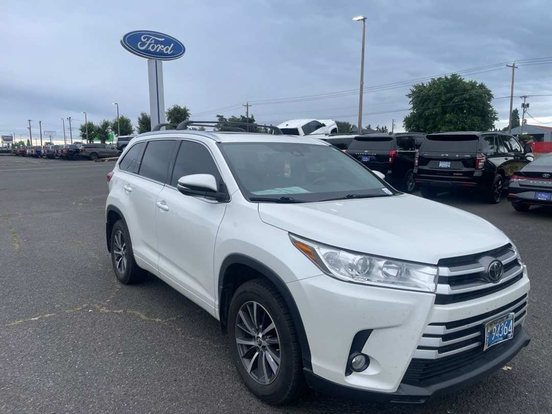 2017 Toyota Highlander XLE - Image 3