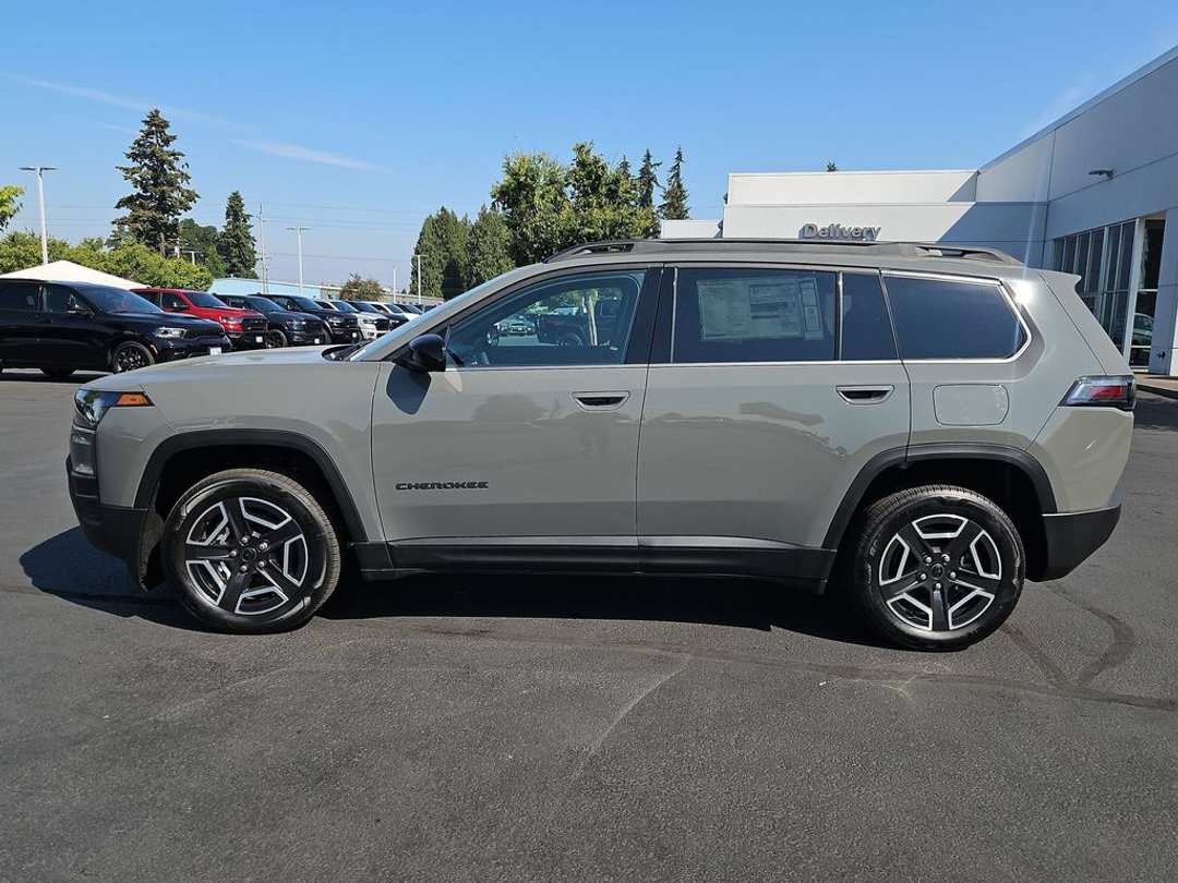 2026 Jeep Cherokee Laredo - Image 3