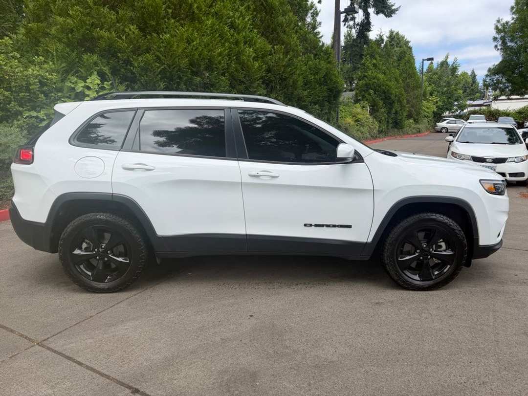 2021 Jeep Cherokee Altitude - Image 2