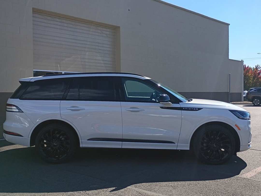 2025 Lincoln Aviator Reserve - Image 3