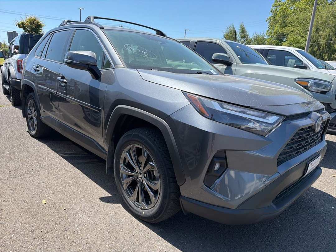 2022 Toyota Rav4 Hybrid XLE Premium - Image 3