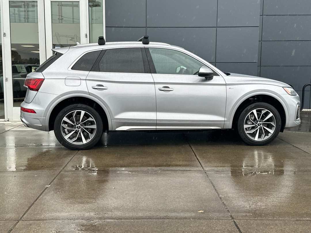 2022 Audi Q5 45 S line Premium - Image 2