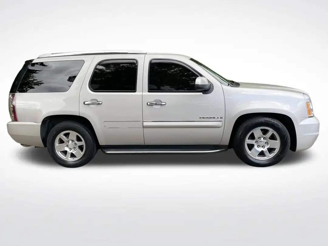 2007 GMC Yukon Denali - Image 2