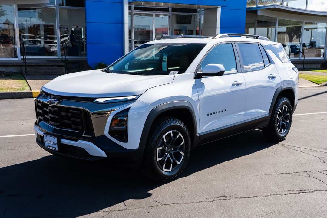 2027 Chevrolet Equinox ACTIV - Image 2