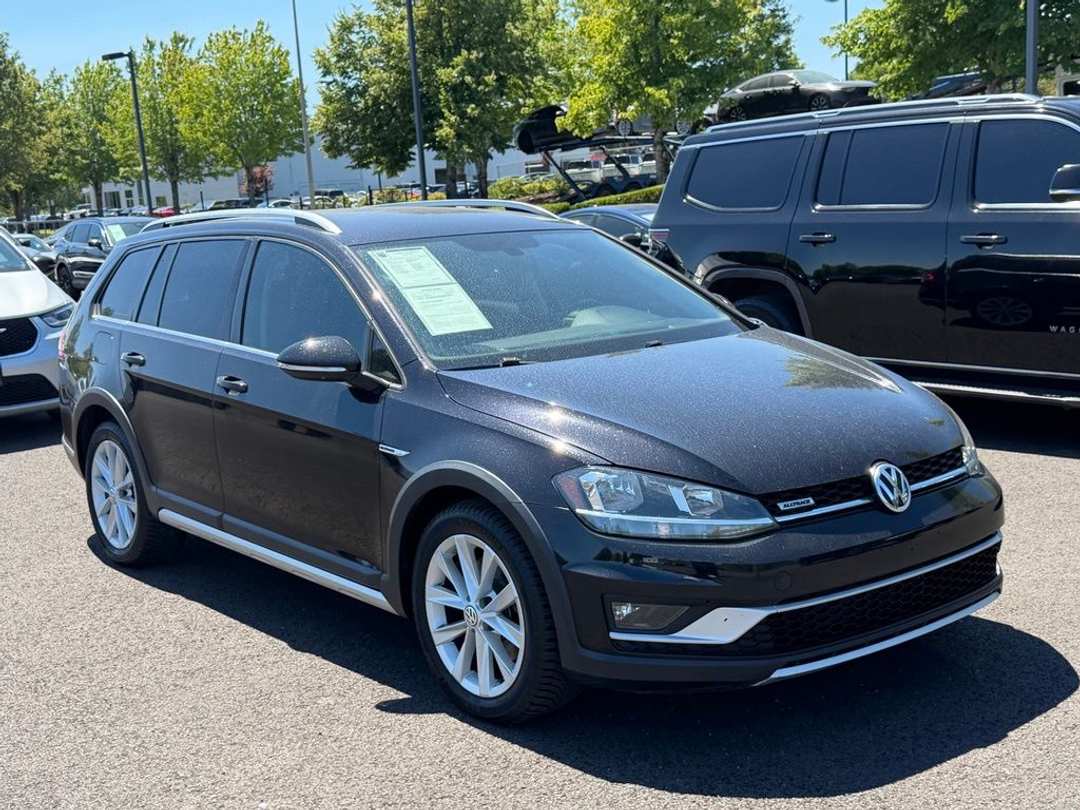 2018 Volkswagen Golf Alltrack TSI S - Image 2