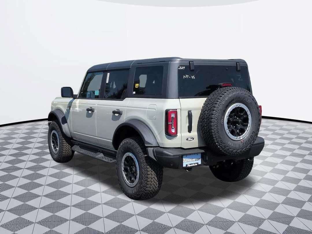 2026 Ford Bronco Badlands - Image 3