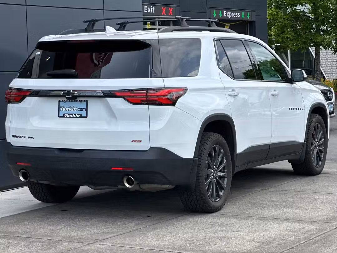 2023 Chevrolet Traverse RS - Image 3