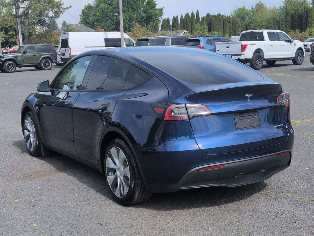 2024 Tesla Model Y Long Range - Image 3