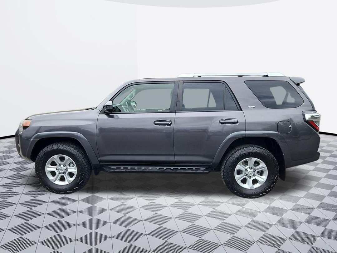 2016 Toyota 4Runner SR5 - Image 3