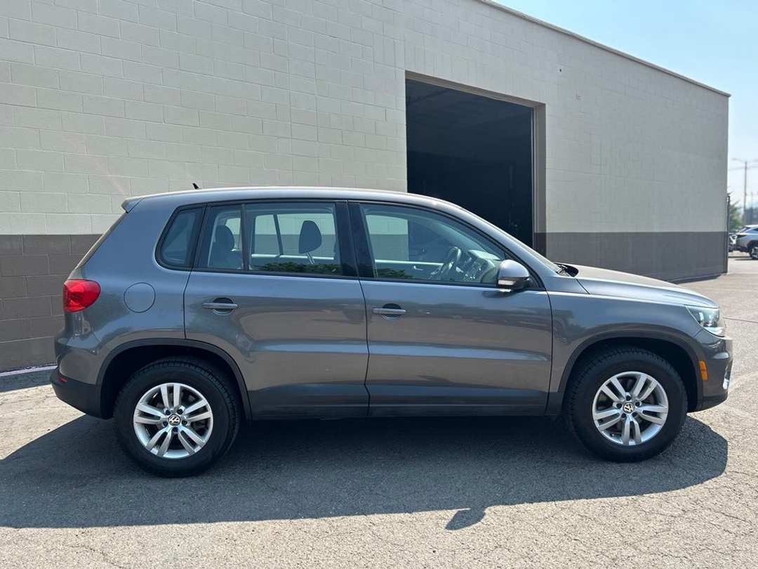 2014 Volkswagen Tiguan S - Image 3