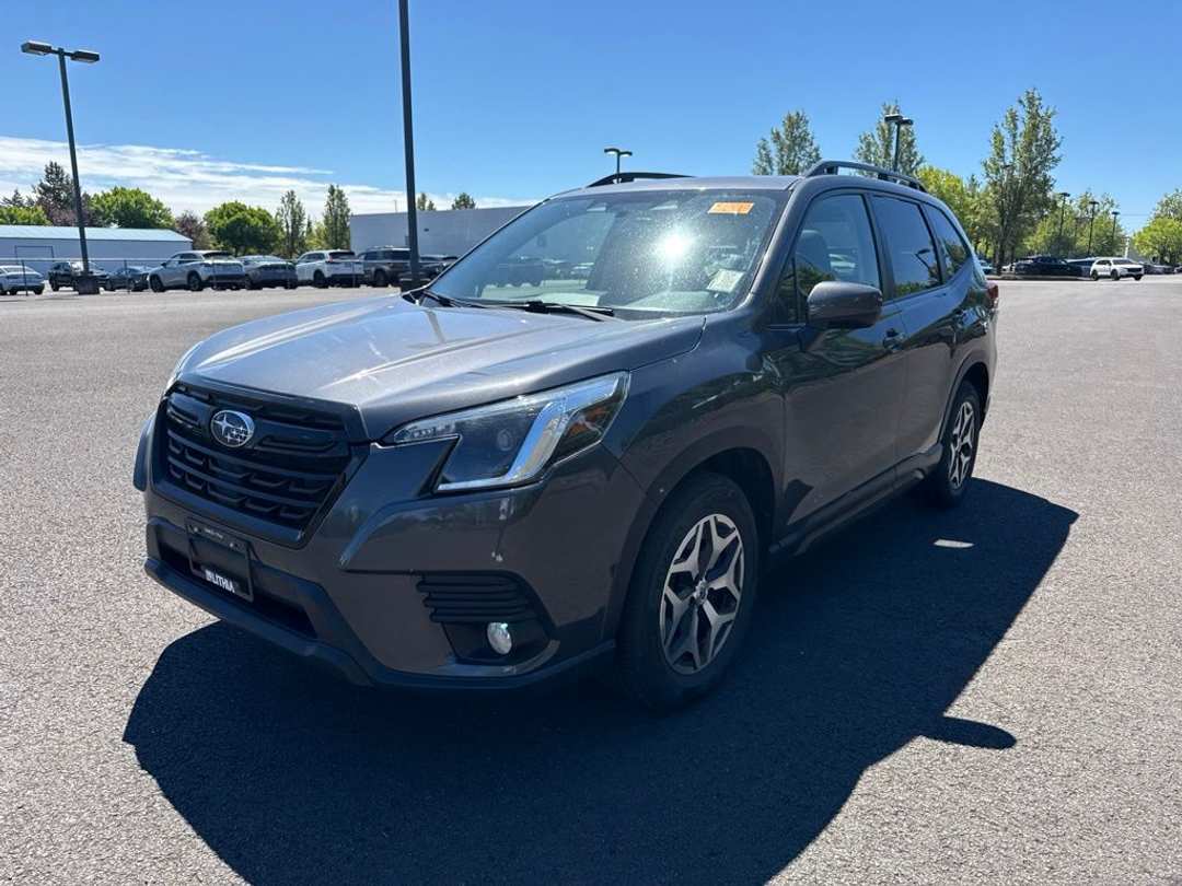 2022 Subaru Forester Premium - Image 3