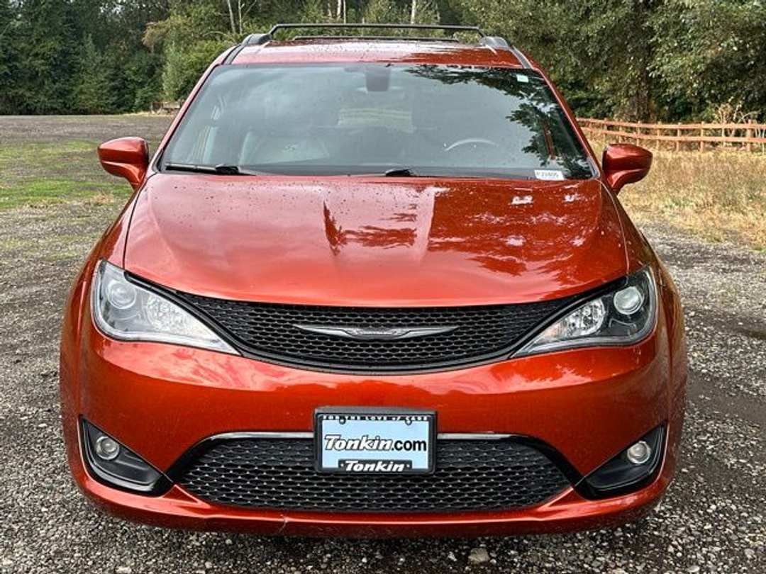 2018 Chrysler Pacifica Touring L - Image 3