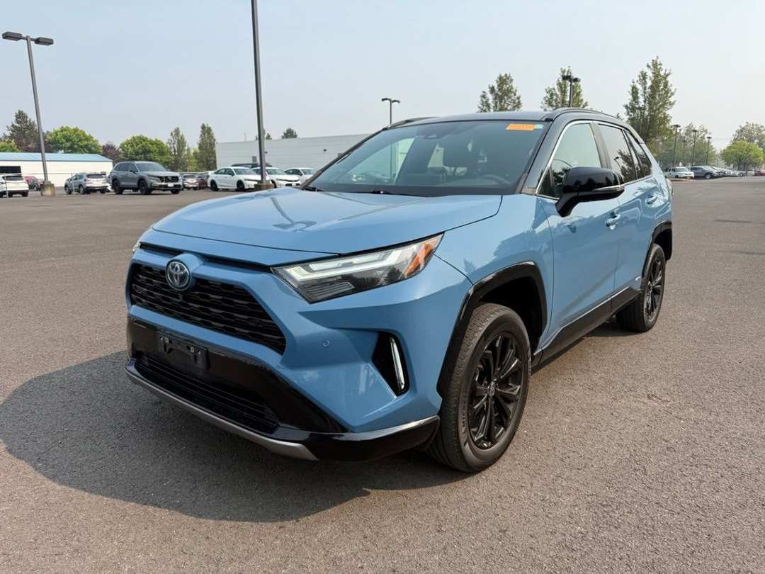 2022 Toyota Rav4 Hybrid XSE - Image 3