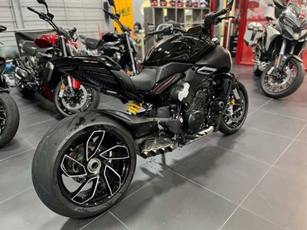 2024 Ducati Dvlv4 - Image 3