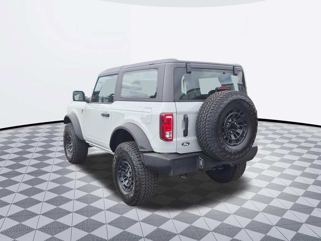 2026 Ford Bronco Base - Image 3