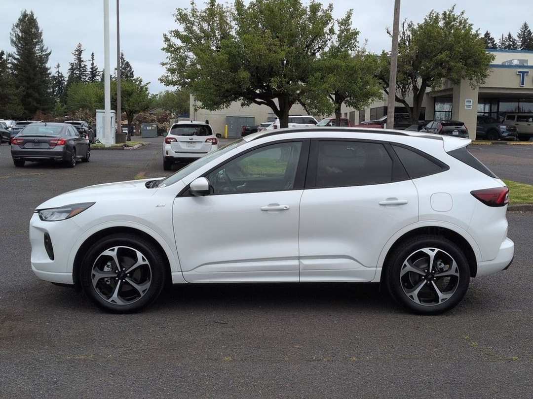 2023 Ford Escape STLine Select - Image 2
