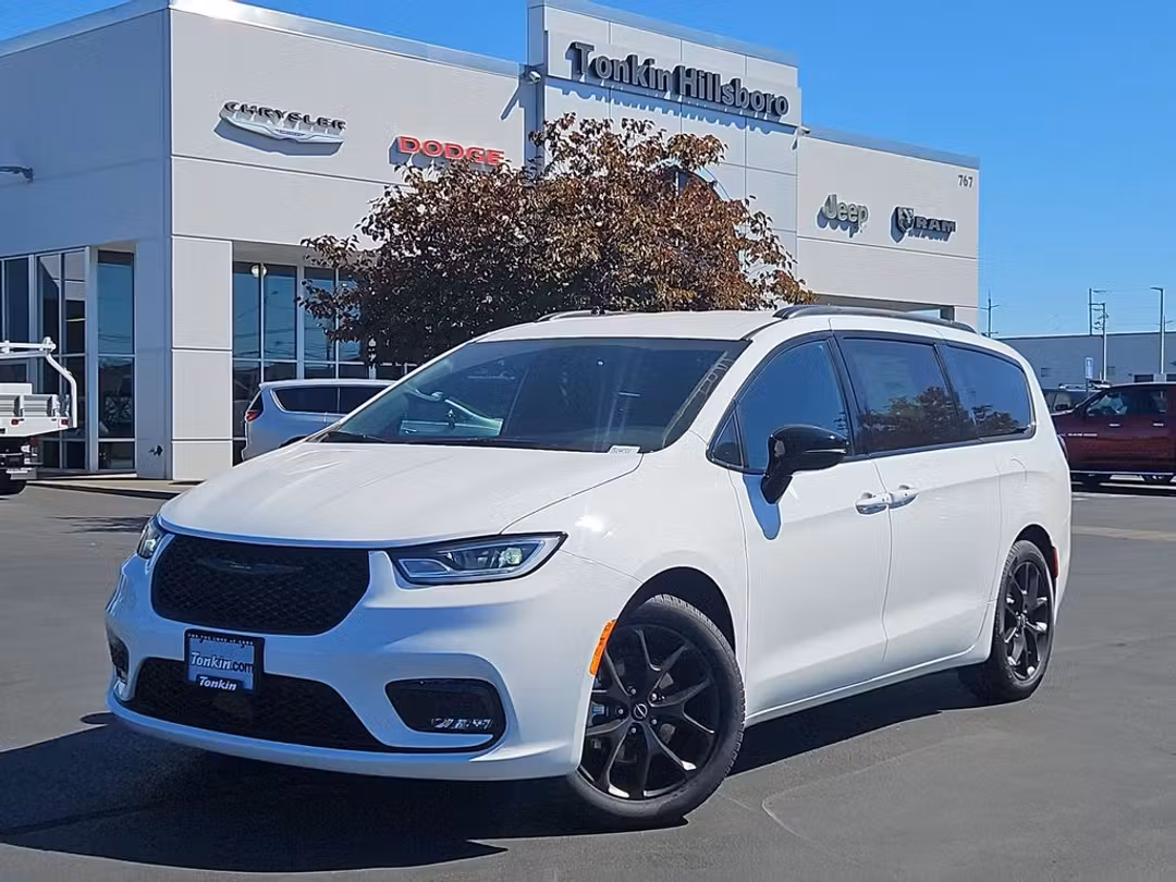 2026 Chrysler Pacifica Select - Image 2